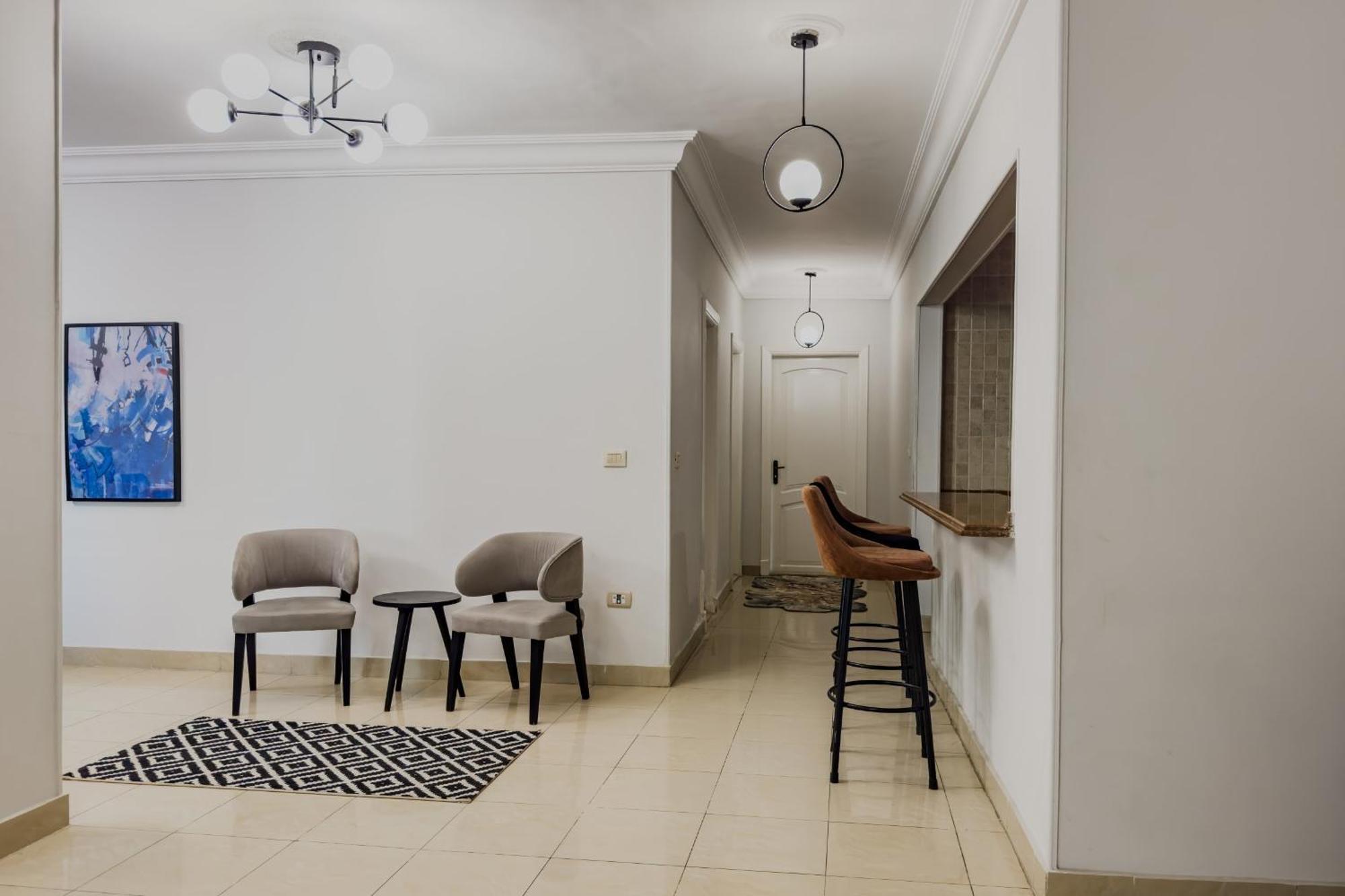 Distinct & Decent 2 Bdr Apt Steps From Nightlife And Airport Káhira Exteriér fotografie